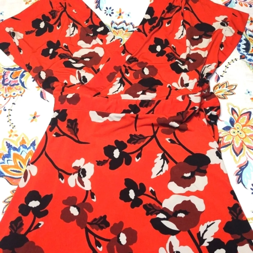 BCBG MAXAZRIA Large Wrap Dress - Picture 5 of 6